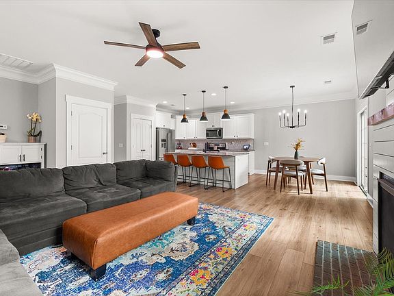 5th image of 10 Birchall Ln