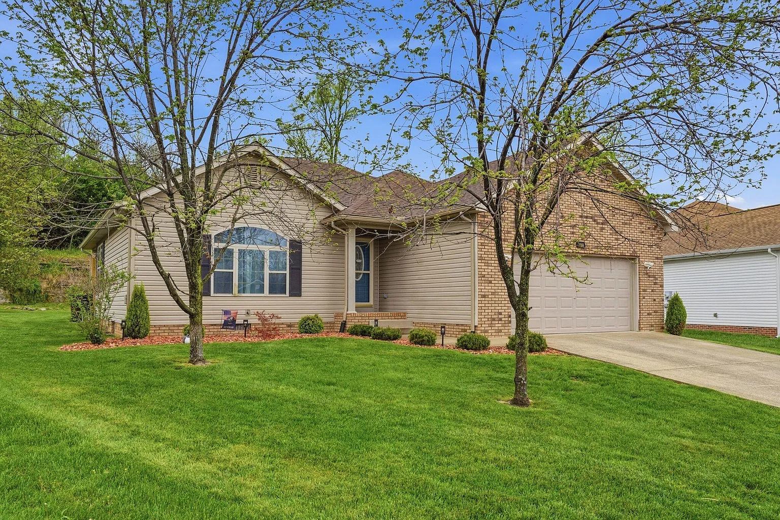 308 Oxford Cir photo 1