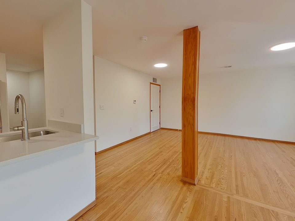 1st image of 1401 E Douglas Ave APT B