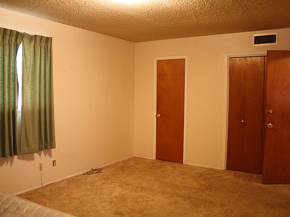 3rd image of 2928 Woodland Cir