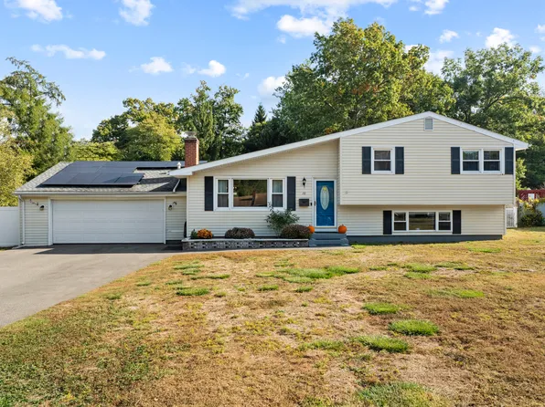 10 Oakwood Drive, North Haven, CT 06473