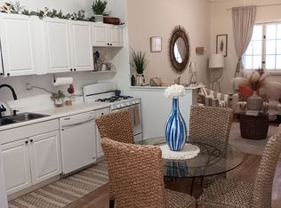 918 Green Bay Rd #G, Winnetka, IL 60093