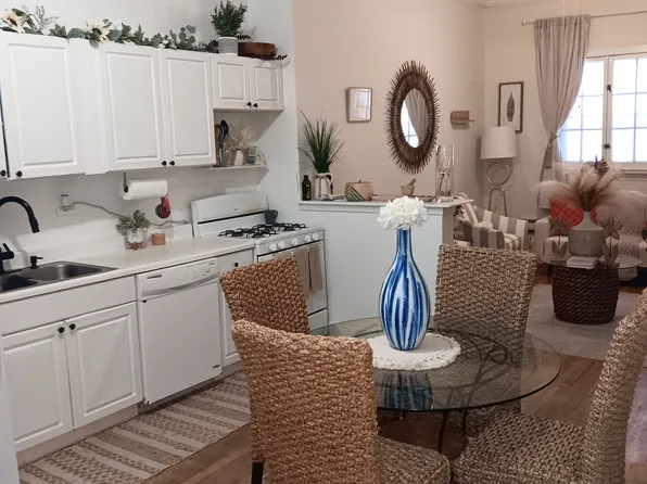 918 Green Bay Rd #G, Winnetka, IL 60093