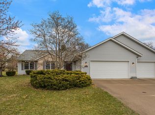 904 Heather Dr, Mahomet, IL