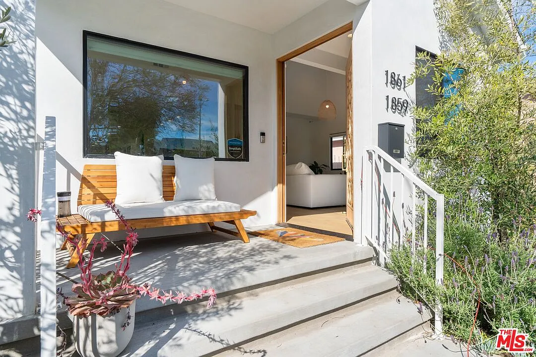 3 bed, 2.0 bath, 1830 sqft, $4,850 — Photo 3