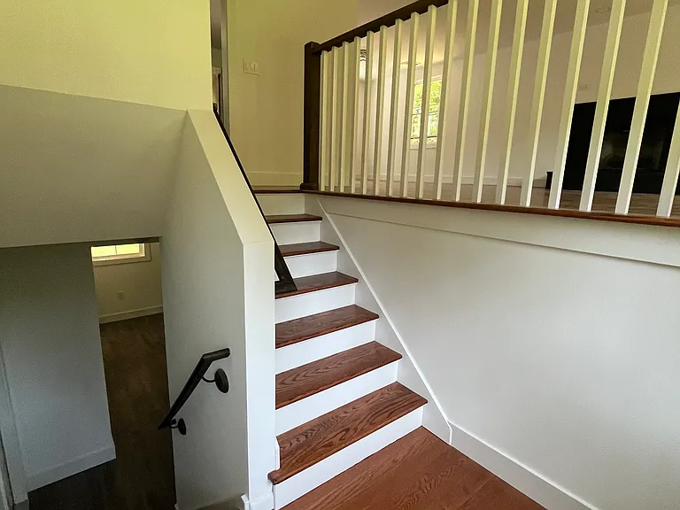 751 W Avon Rd — Photo 4