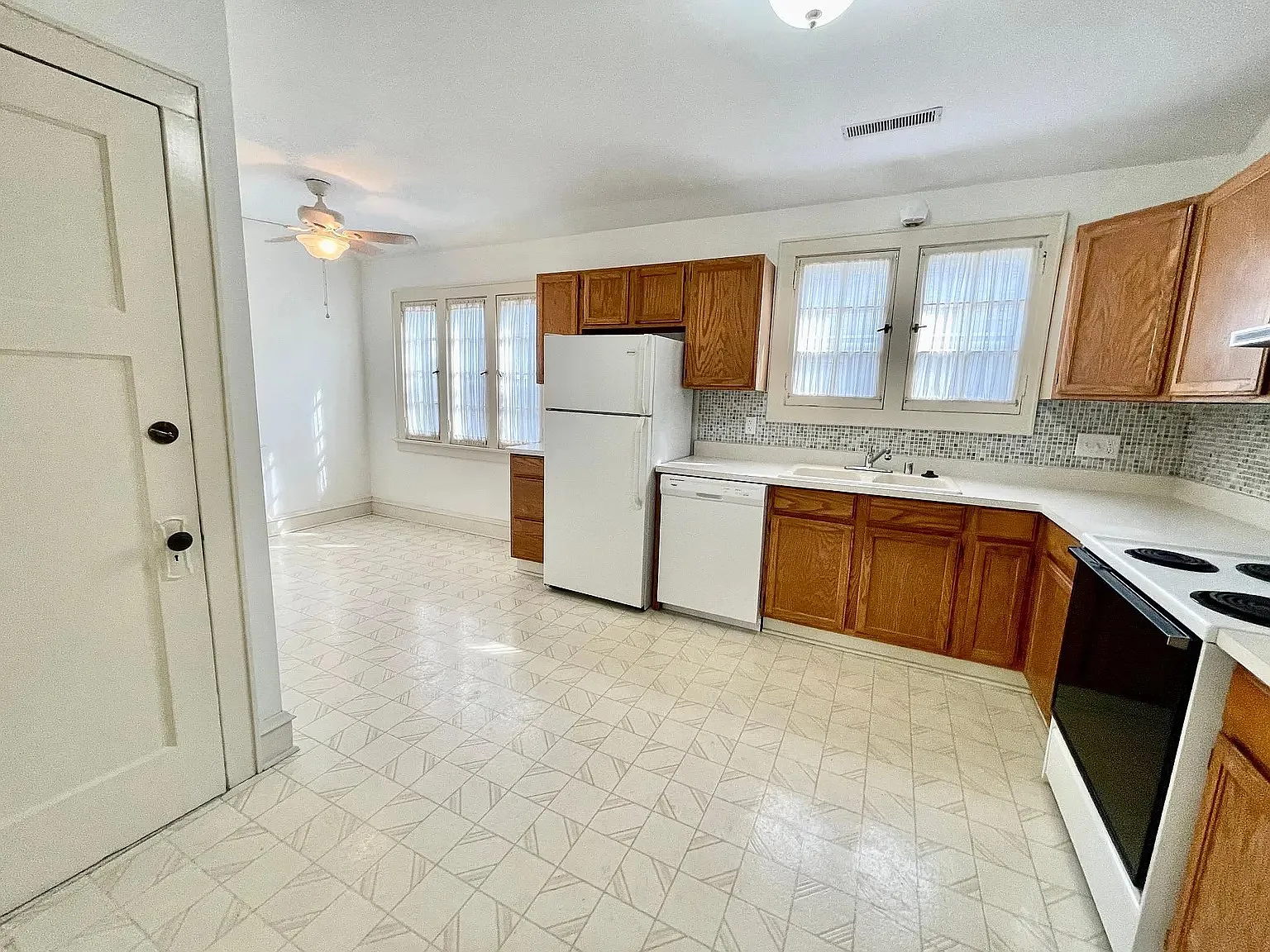 2 bed, 1225 sqft, $1,950 — Photo 3