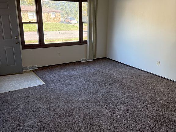 3rd image of 3334 Oakwood St