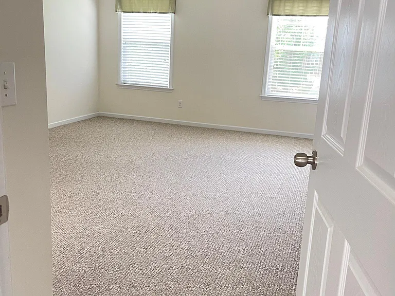 245 Breezemont Dr — Photo 6