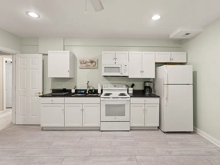 Mallet Hill Dr — Photo 2