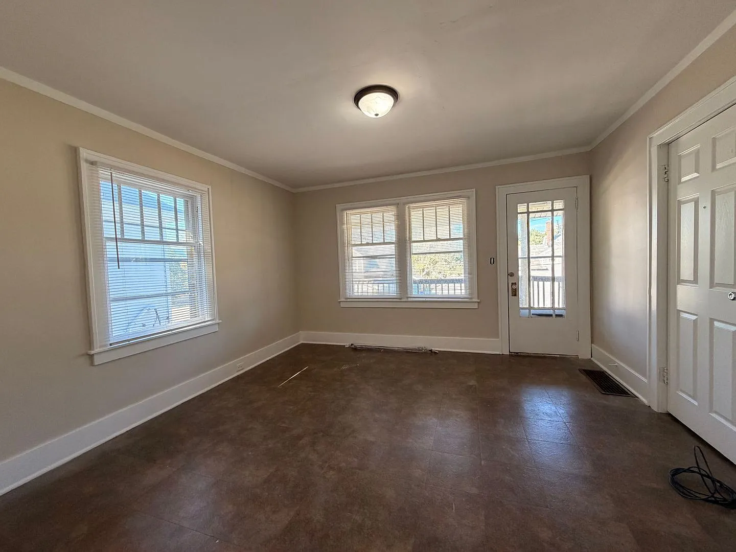 310 Lane Ave SW — Photo 2