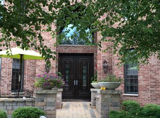 8 Heather Ct, Bolingbrook, IL 60490