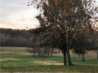 718 W Creek Dr, Clarksville, TN 37040