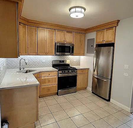 3rd image of 24-25 43rd St #Top