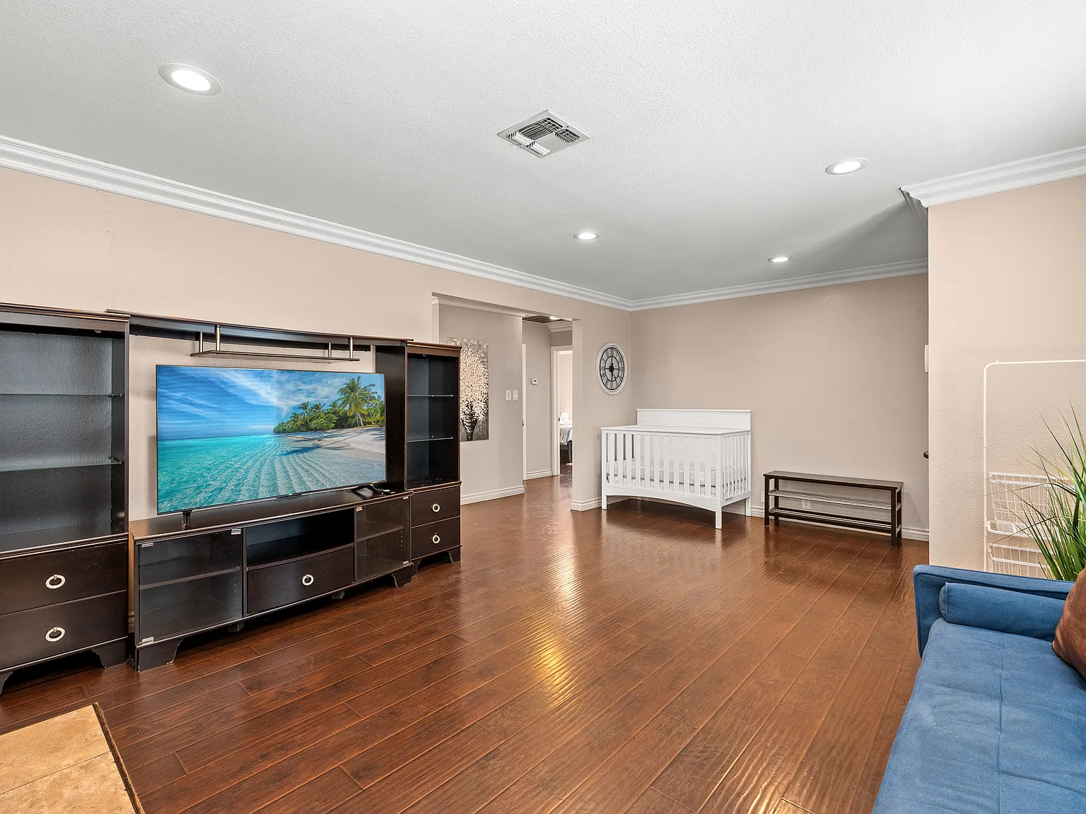 2 bed, $4,000 — Photo 3