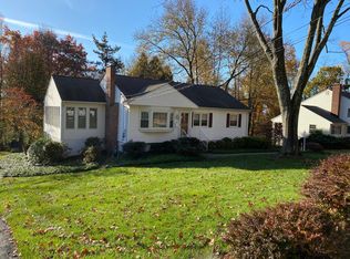 56 Dogwood Rd, Morris Plains, NJ 07950