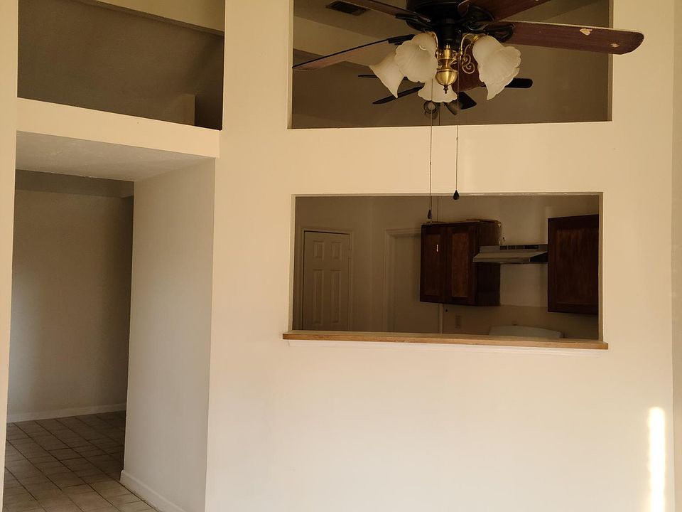 2nd image of 4723 Woodford St