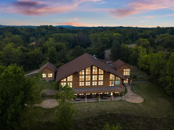 893 Crane Hill Trl, Hudson, WI 54016