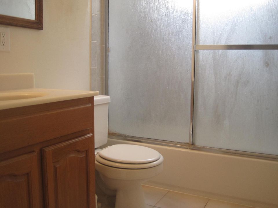 1st image of 1072 Wallace Dr