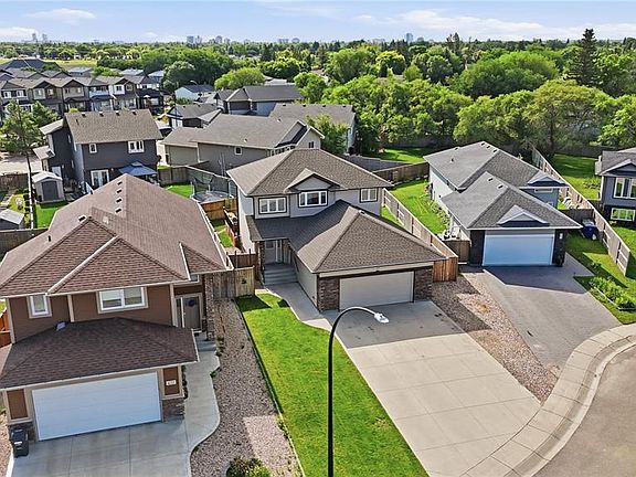3rd image of 668 Lehrer CRESCENT