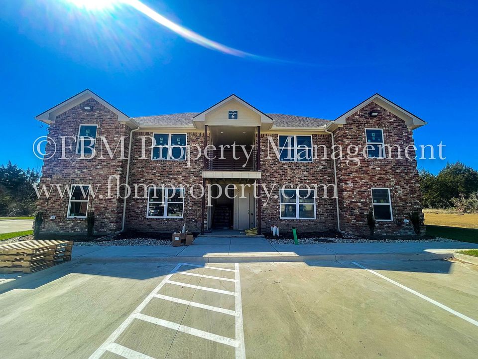 1st image of 1203 N Clay St #611