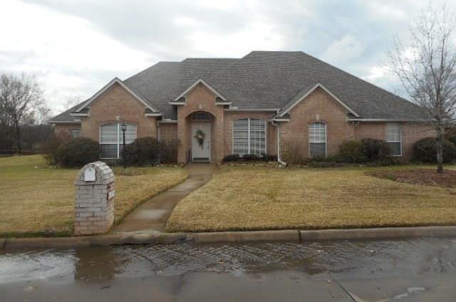 1st image of 608 Vonda Dr