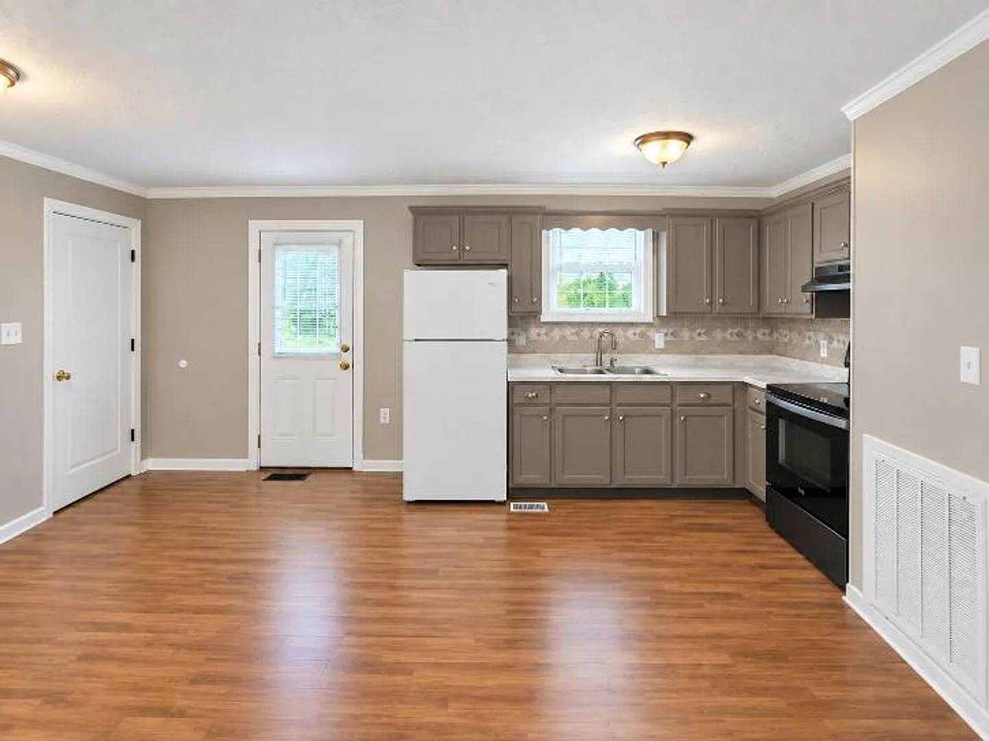 Coming Soon! Spacious 3-Bedroom Home With Full Finished Basement! — Photo 4