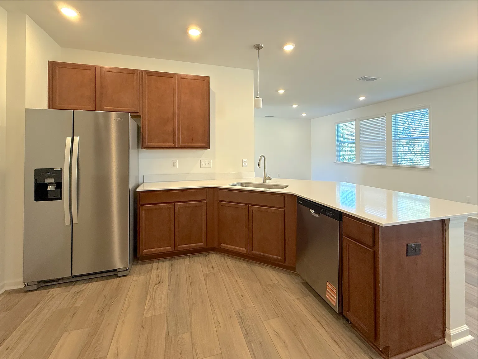 4 bed, 2277 sqft, $2,350 — Photo 4