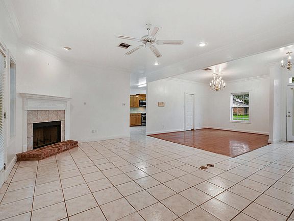 4th image of 316 Constitution Dr