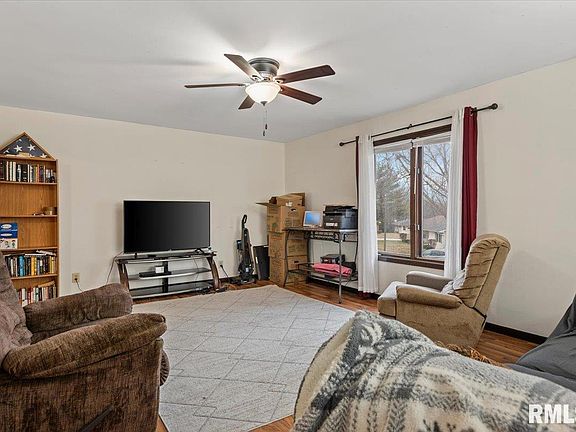 4th image of 27 Skyview Dr