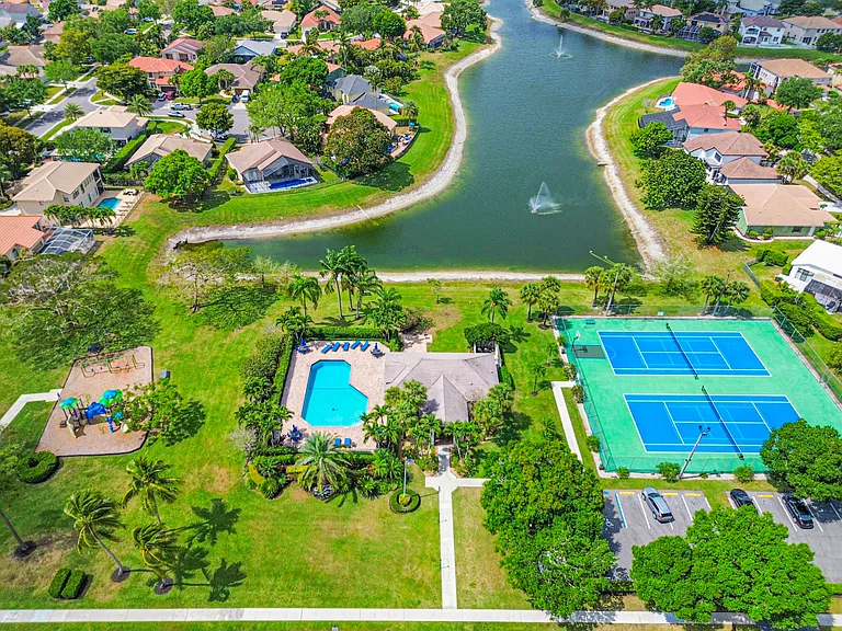 10216 Lexington Estates Blvd — Photo 17