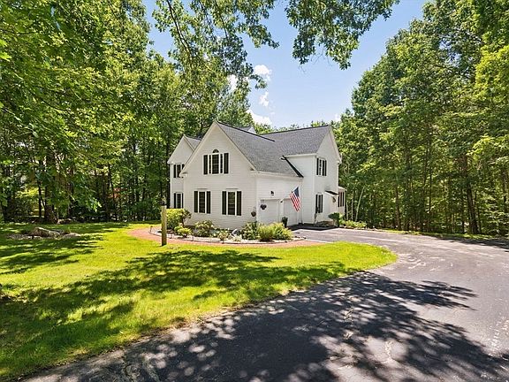 3rd image of 14 Whittier Dr