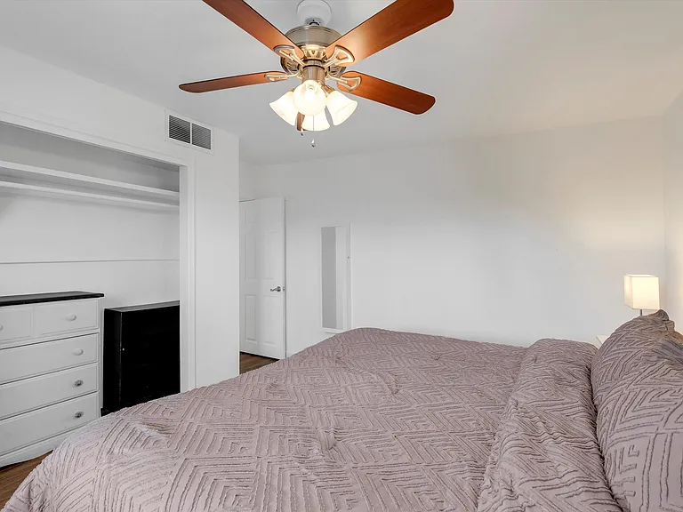 1112 W Huron St — Photo 14