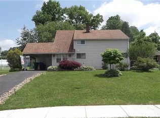 8 Indian Creek Pass, Levittown, PA
