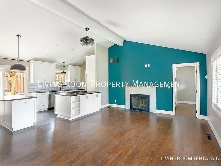 2040 SW Huntington Ave — Photo 3