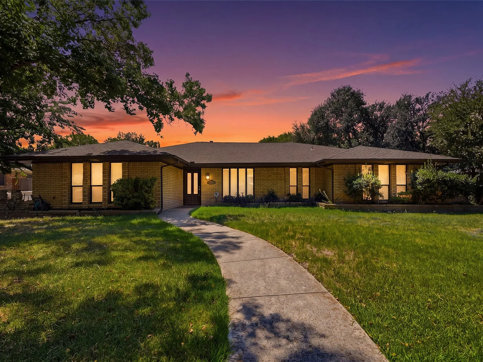 3 bed, 3.0 bath, 2202 sqft, $2,500 — Photo 3