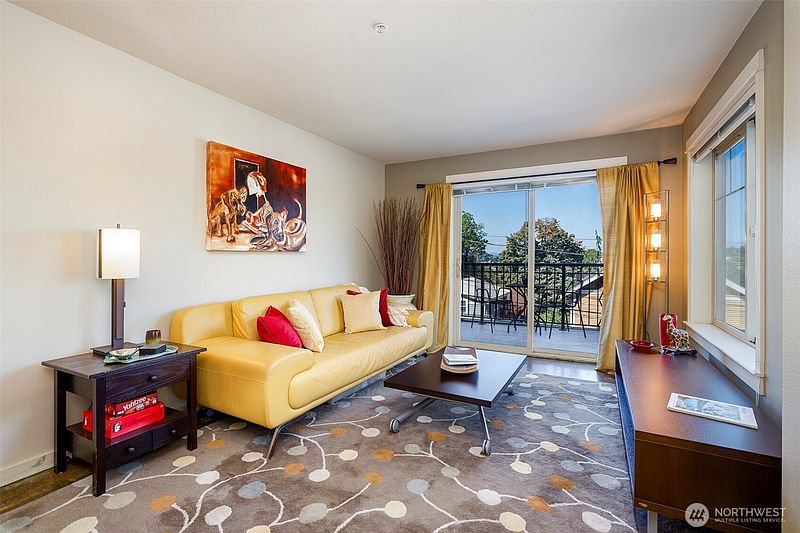 4th image of 1909 10th Avenue W #201