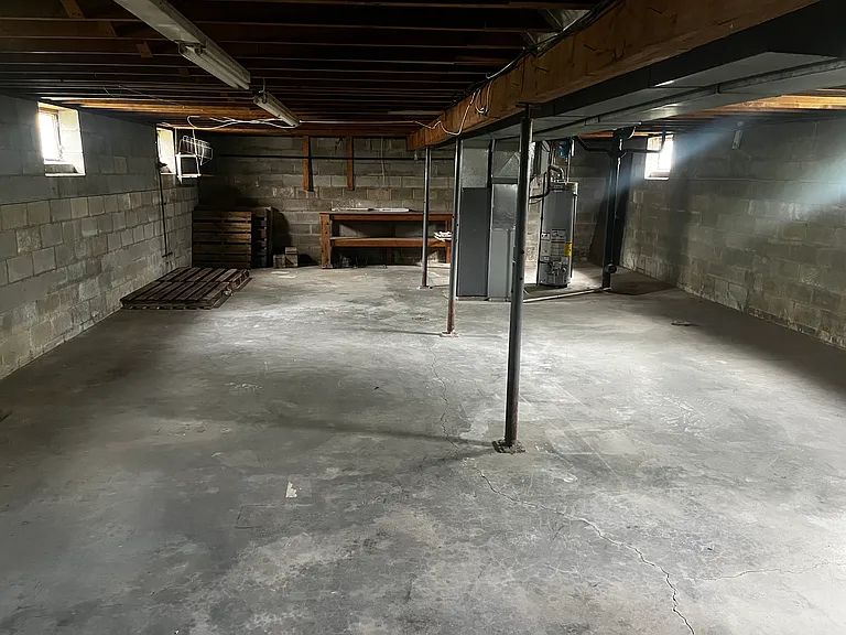 521 Elizabeth St — Photo 9