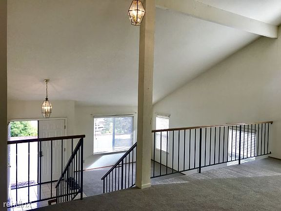 4th image of 8018 Creekside Dr
