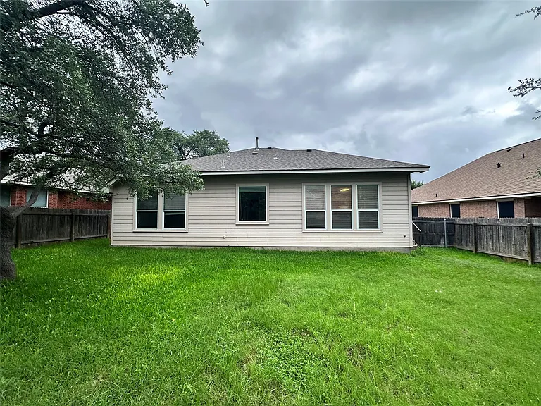 315 Sendero Ln — Photo 14