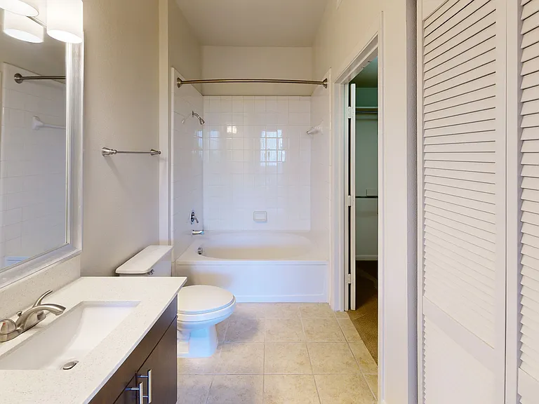 Residences at the Domain — Photo 104