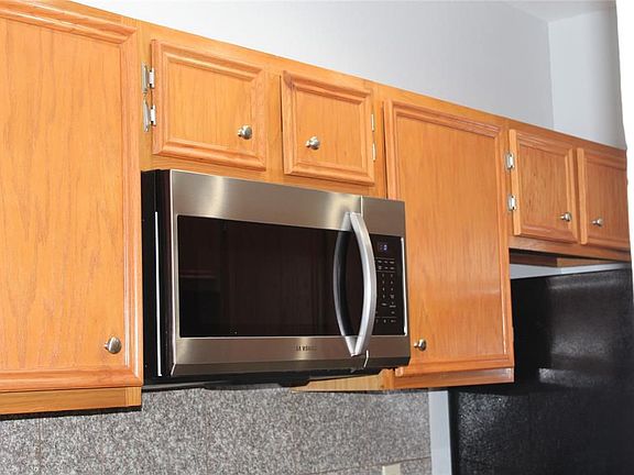 4th image of 3002 Holly Hall St