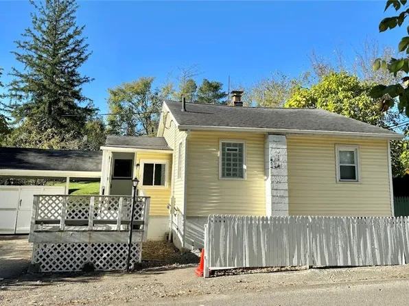 12075 Forestwood Dr, Burton, OH 44021