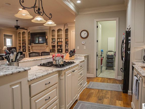 5th image of 2109 Bienville Dr