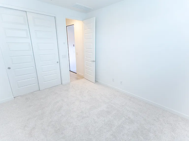 2243 E Ridgewood Ln — Photo 31