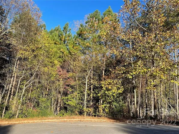 5138 Woodwinds Dr NE, Hickory, NC 28601