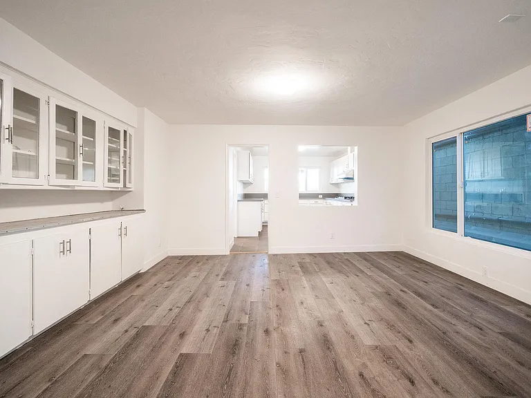 1011 San Julian St #203 — Photo 9