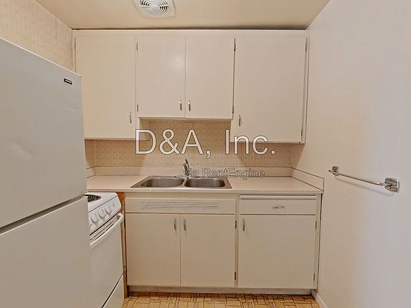 4th image of 427 SW 9th St