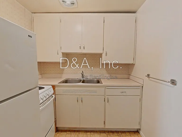 427 SW 9th St — Photo 4