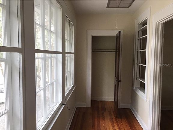 4th image of 512 E Harwood St